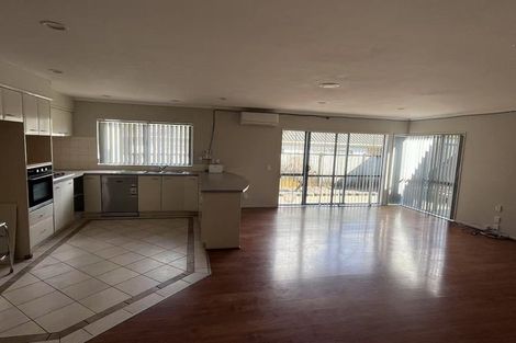 Photo of property in 1 Claremont Way, East Tamaki Heights, Auckland, 2016