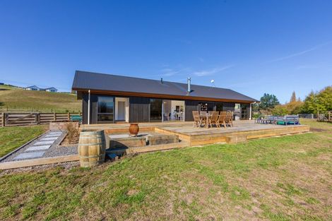 Photo of property in 360 Maharakeke Road, Waipukurau, 4281