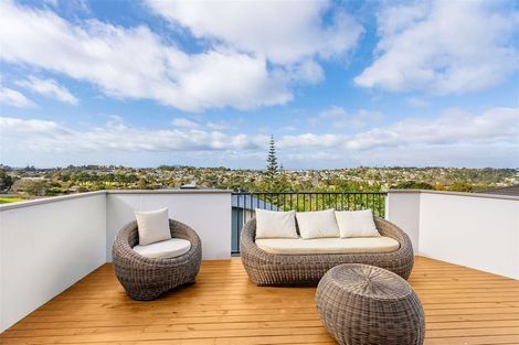 Photo of property in 17 Noeleen Street, Glenfield, Auckland, 0629