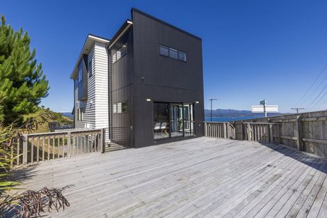 Photo of property in 46 Domett Street, Newlands, Wellington, 6037