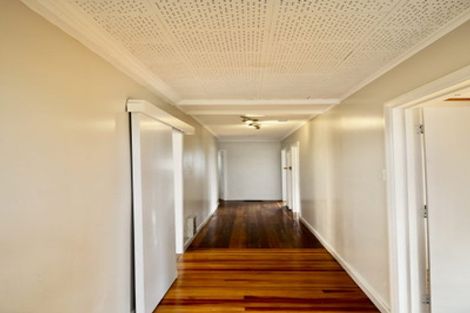 Photo of property in 80 Seymour Road, Sunnyvale, Auckland, 0612