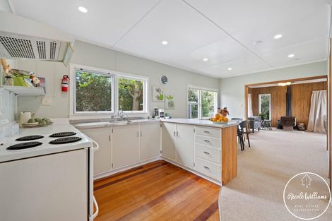 Photo of property in 9 Regent Street, Whakapirau, Maungaturoto, 0583