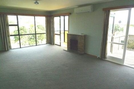 Photo of property in 60 Stewart Drive, Newlands, Wellington, 6037