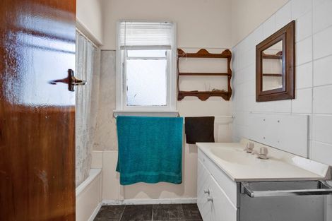 Photo of property in 8 Wellington Street, Hawera, 4610