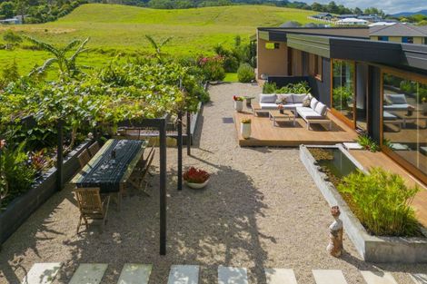 Photo of property in 19 Victoria Street, Coromandel, 3506