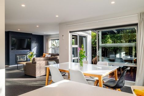 Photo of property in 2a Alton Place, Hokowhitu, Palmerston North, 4410
