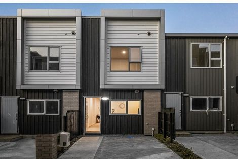 Photo of property in 17 Wharetana Crescent, New Lynn, Auckland, 0600