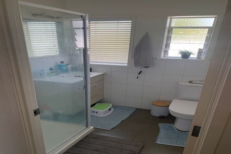 Photo of property in 1/21 Target Road, Totara Vale, Auckland, 0629
