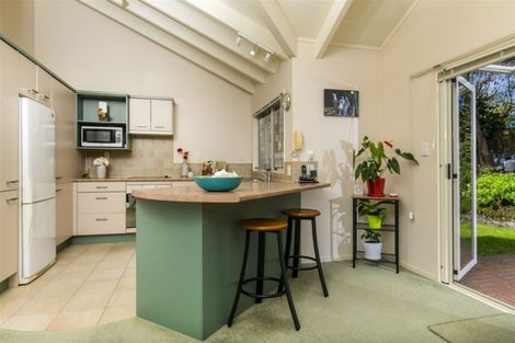 Photo of property in 18 Graven Court, Henderson, Auckland, 0612