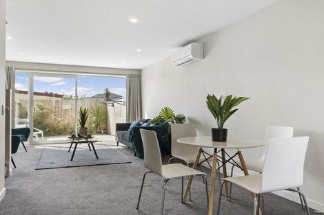 Photo of property in 2u6 Stone Street, Miramar, Wellington, 6022