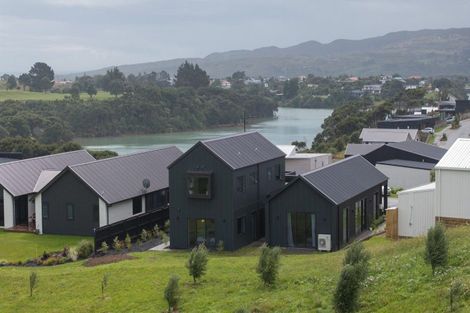 Photo of property in 18 Maataitai Road, Raglan, 3225