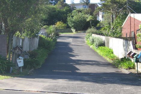 Photo of property in 2/23 Greenvalley Rise, Glenfield, Auckland, 0629