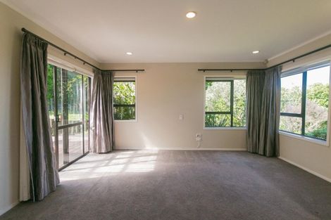 Photo of property in 3 Cairnbrae Court, Northcross, Auckland, 0632