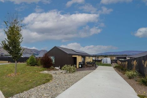 Photo of property in 14 Tomtit Crescent, Lake Hawea, 9382