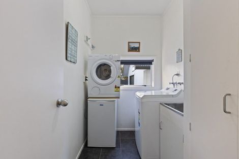 Photo of property in 25a Paynters Avenue, Strandon, New Plymouth, 4312