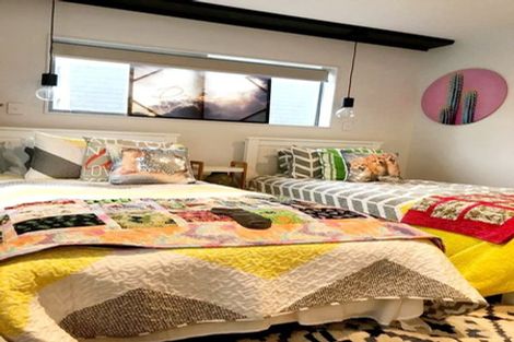 Photo of property in 37 Newington Road, Henderson, Auckland, 0612