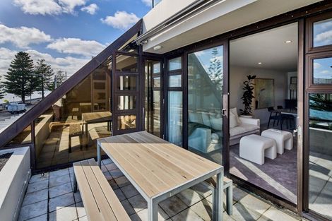 Photo of property in 2/326 Oriental Parade, Oriental Bay, Wellington, 6011