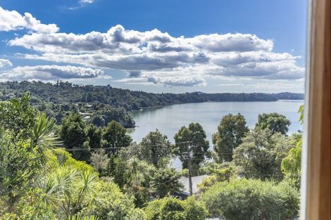 Photo of property in 15 Opou Road, Titirangi, Auckland, 0604