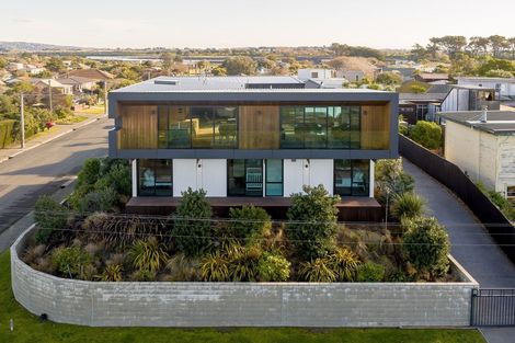 Photo of property in 320 Marine Parade, New Brighton, Christchurch, 8061
