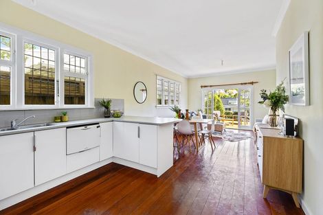 Photo of property in 11 Rimu Road, Kelburn, Wellington, 6012