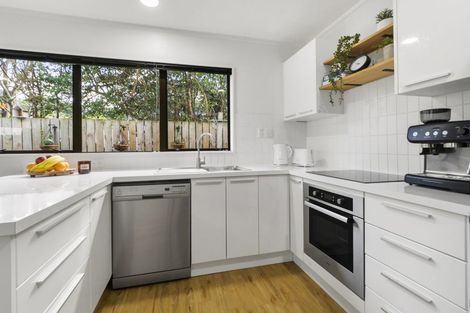 Photo of property in 1/163 Queens Drive, Lyall Bay, Wellington, 6022