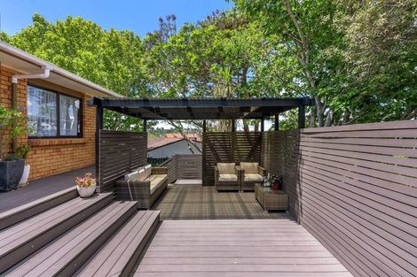 Photo of property in 15 Mark Edward Drive, Half Moon Bay, Auckland, 2012