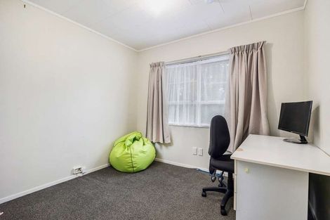 Photo of property in 33 Claverdon Drive, Massey, Auckland, 0614