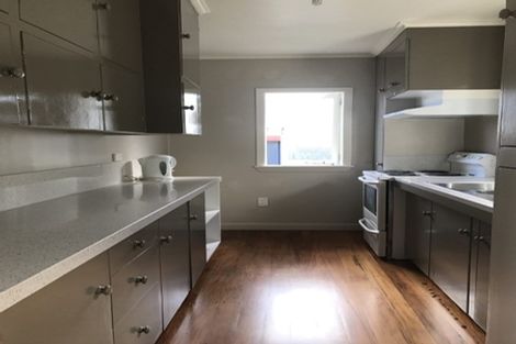 Photo of property in 48 Savoy Road, Glen Eden, Auckland, 0602