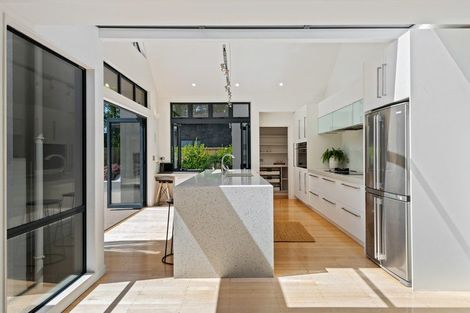 Photo of property in 105 Gladstone Road, Dalmore, Dunedin, 9010