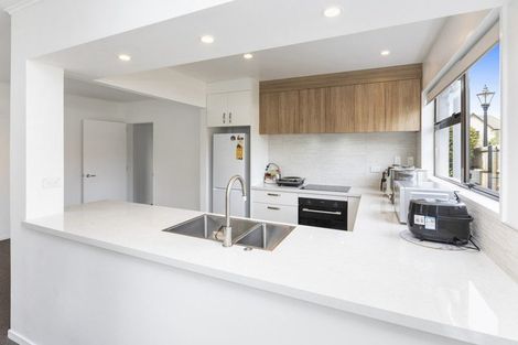 Photo of property in 2/76 Hinau Street, Riccarton, Christchurch, 8041