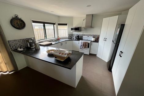 Photo of property in 112 Evans Road, Papamoa Beach, Papamoa, 3118