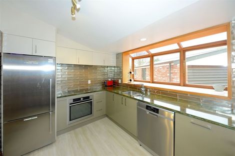 Photo of property in 16 Glenburn Place, Avonhead, Christchurch, 8042