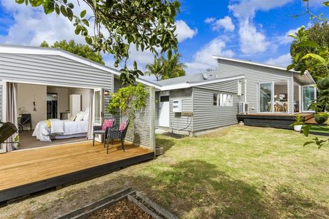 Photo of property in 208 Beach Haven Road, Beach Haven, Auckland, 0626