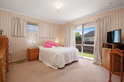 Photo of property in 44 Hillcrest Drive, Kelvin Grove, Palmerston North, 4414