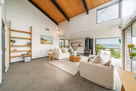 Photo of property in 6 The Track, Plimmerton, Porirua, 5026