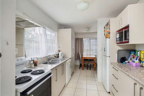 Photo of property in 33 Claverdon Drive, Massey, Auckland, 0614