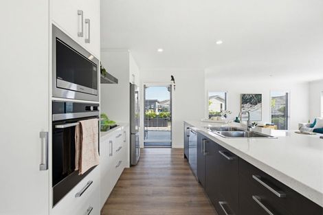 Photo of property in 30 Harding Drive, Papamoa Beach, Papamoa, 3118