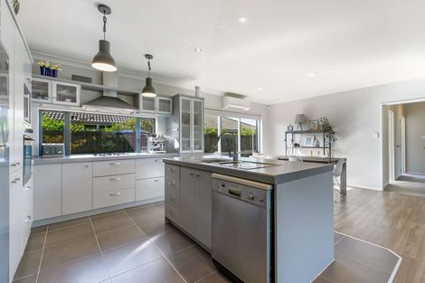 Photo of property in 56 Stranraer Crescent, Wattle Downs, Auckland, 2103