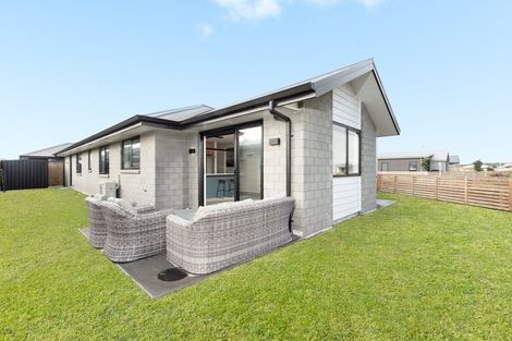 Photo of property in 2 Tamapahore Boulevard, Papamoa Beach, Papamoa, 3118