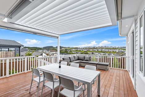Photo of property in 10 Pekanga Road, Orewa, 0931