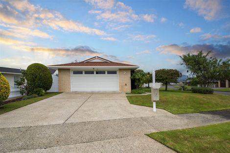 Photo of property in 2 Aitchison Place, Levin, 5510