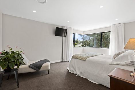 Photo of property in 52 Walton Street, Red Beach, 0932