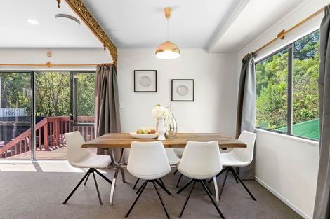 Photo of property in 2 Jonathan Place, Sunnynook, Auckland, 0620