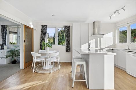 Photo of property in 2 Seine Road, Forrest Hill, Auckland, 0620