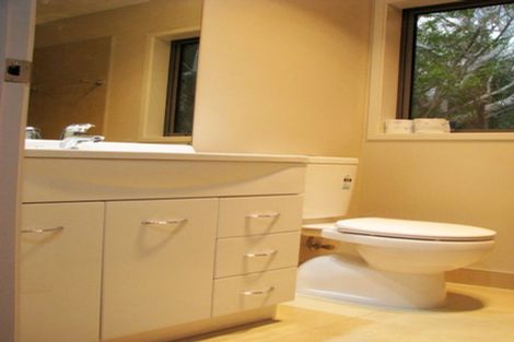 Photo of property in 124 Browns Bay Road, Rothesay Bay, Auckland, 0630