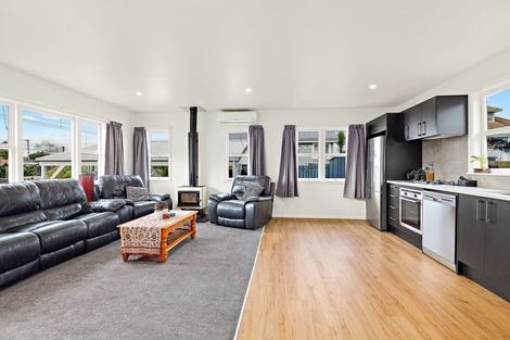 Photo of property in 24 Woodside Road, Massey, Auckland, 0614