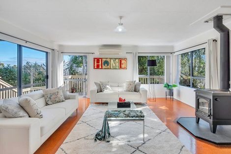 Photo of property in 215 Kaipara Road, Papakura, 2582