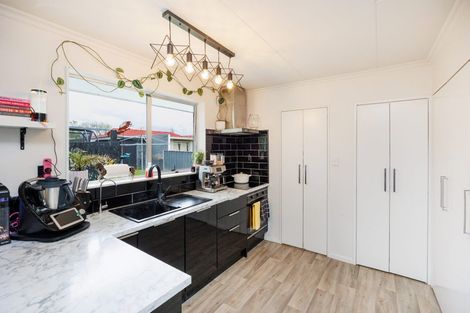 Photo of property in 10 Adams Place, Kelvin Grove, Palmerston North, 4414