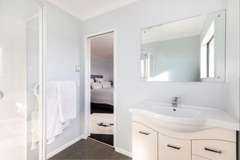 Photo of property in 14 Gennaker Lane, Whitby, Porirua, 5024