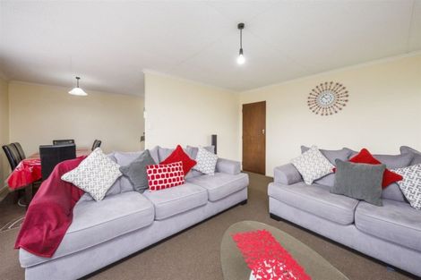 Photo of property in 61 Hillcrest Drive, Kelvin Grove, Palmerston North, 4414